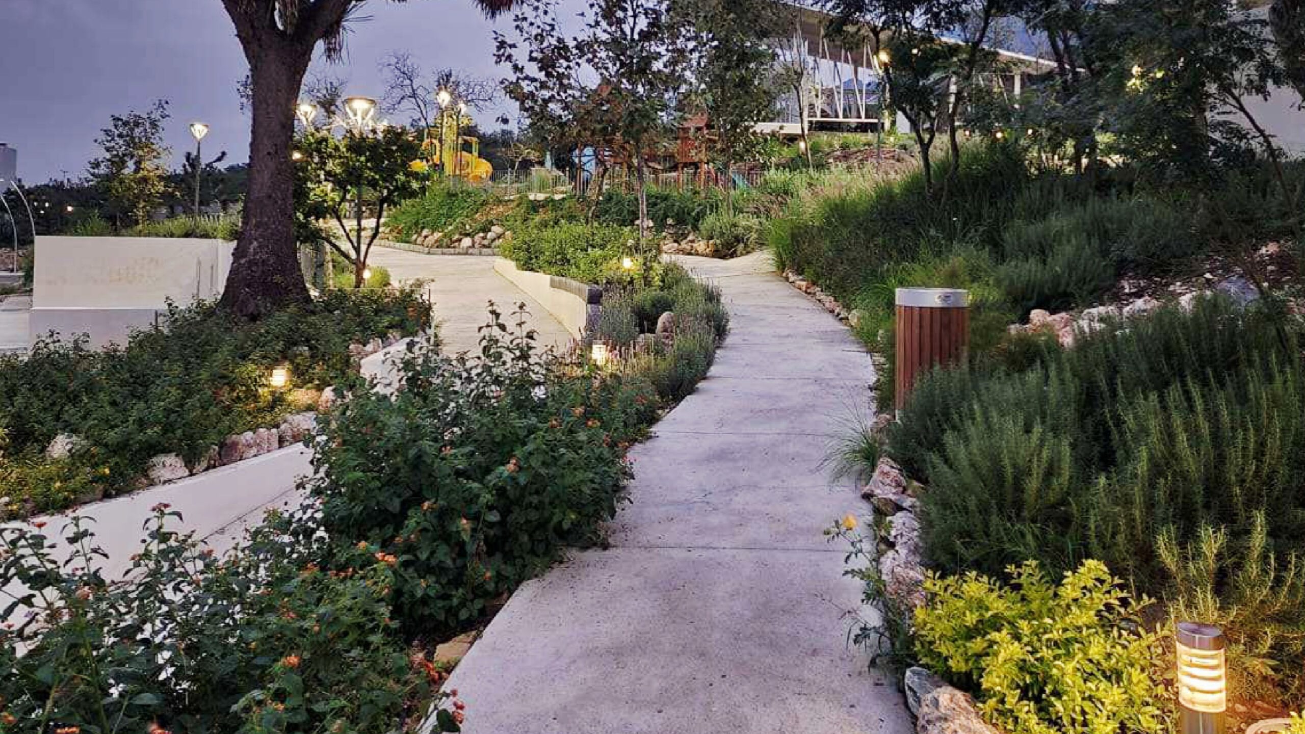 construcción de jardineria profesional en cumbres monterrey
